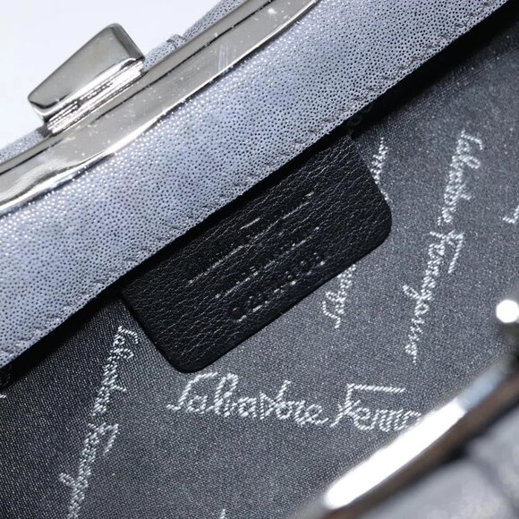 Salvatore Ferragamo Vala Shoulder Bag Suede Gray Silver Auth 149149 - Picture 10 of 16